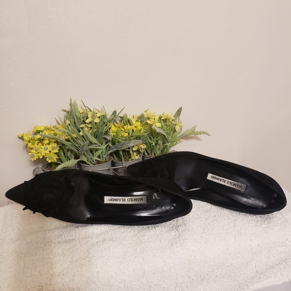 Manolo Blahnik Black Velvet Pumps - Picture 6 of 8